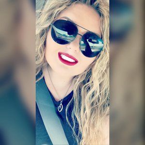 Meet your Posher, Shayna